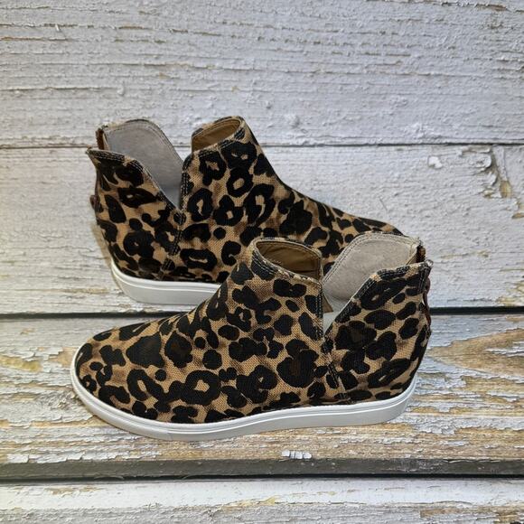 Steve Madden Leopard Print Slip-On Sneakers Womens 6.5 Casual Animal Print - Picture 2 of 6